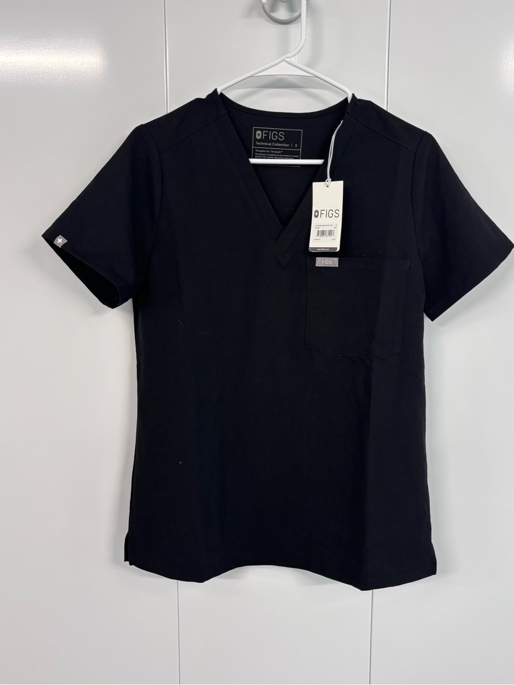 FIGS Catarina One Pocket Scrub Top Women's Size Small Black NWT Technical